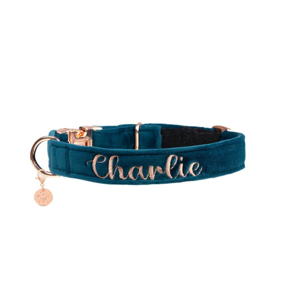 Nachhaltiges Hundehalsband Velvet Smaragd mit Rosegold, Silber oder Gold – Bild 2